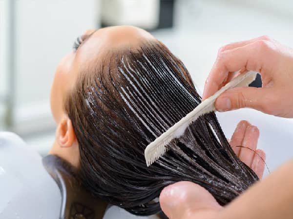 شستشوی صحیح: پایه‌ ای برای سلامت مو