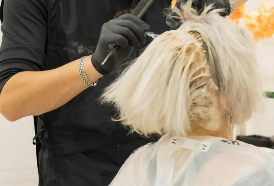 روغن ماکادمیا برای موهای دکلره